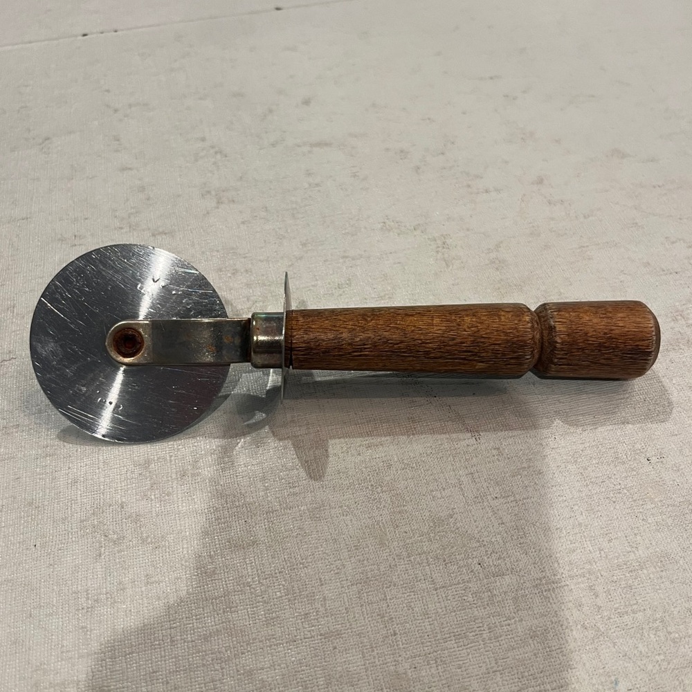 Vintage Bonny Wooden Handle pastry/ Pizza Cutter. Petite size.